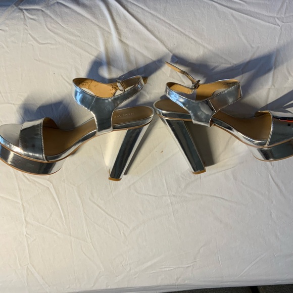 Nine West Silver platform heel. New without box - Picture 2 of 9